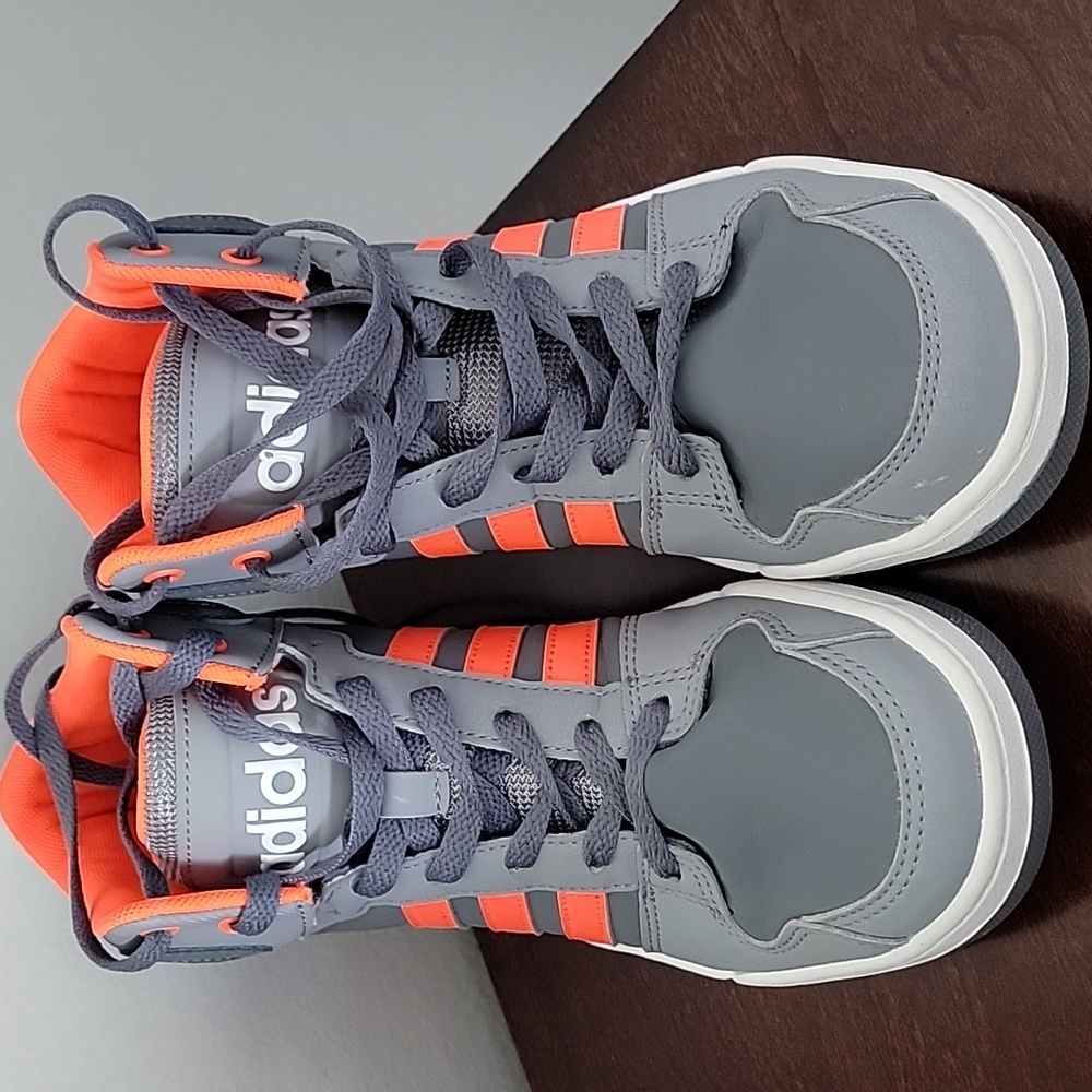 Adidas Boys US 5 1/2 shoes